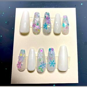 Christmas press on nails,white nails,snowflake nails, winter wonderland, glue on